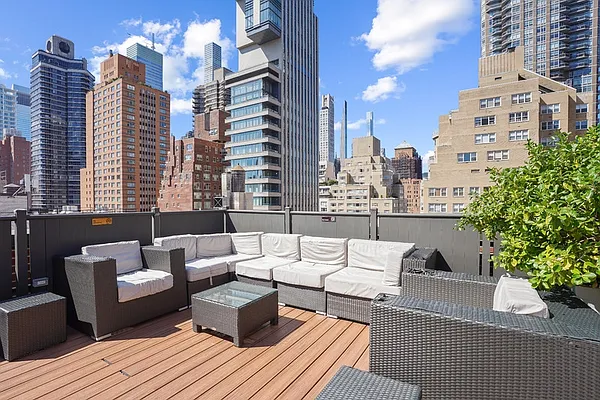 Rented by Greystar | media 19