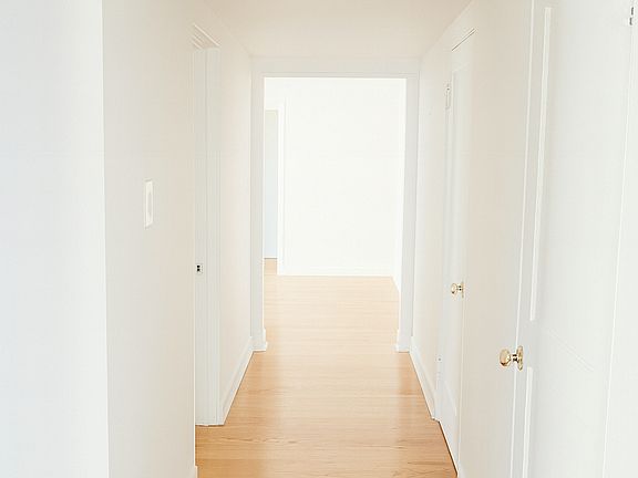 3rd image of 6901 S Crandon Ave #3N