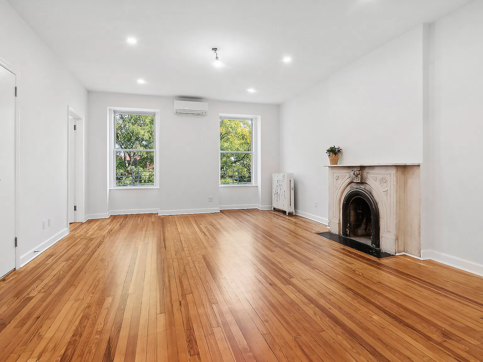 376 Clinton Street — Photo 2