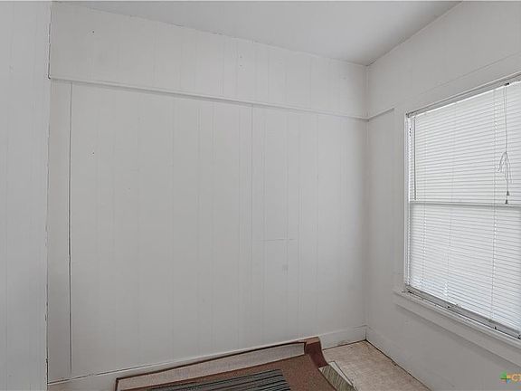4th image of 230 Thornton St