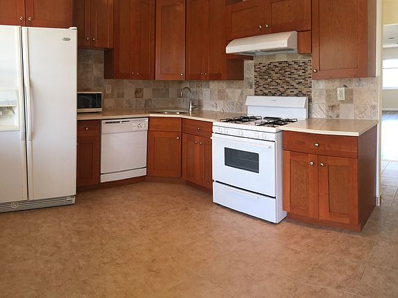 3rd image of 457 Leverett Ave