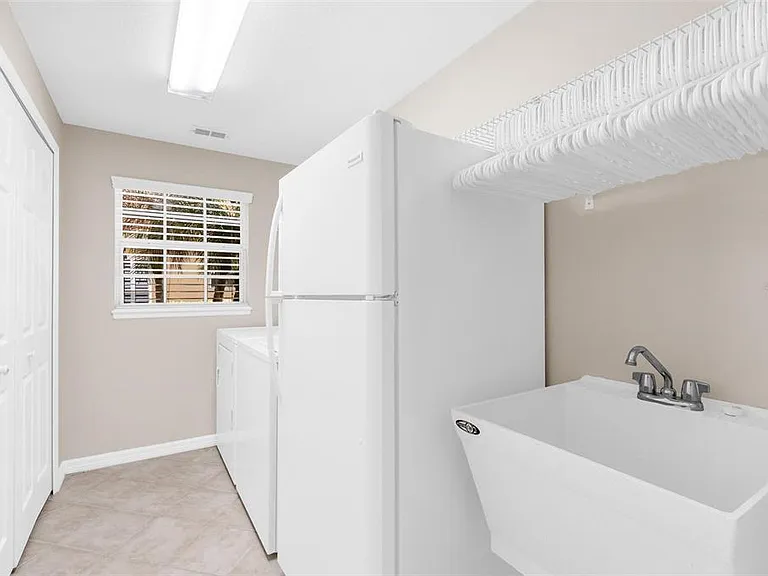3865 Winding Lake Cir — Photo 23