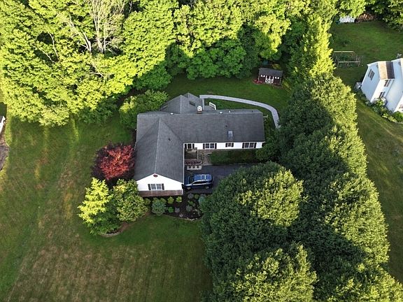 4th image of 40 Dyer Rd