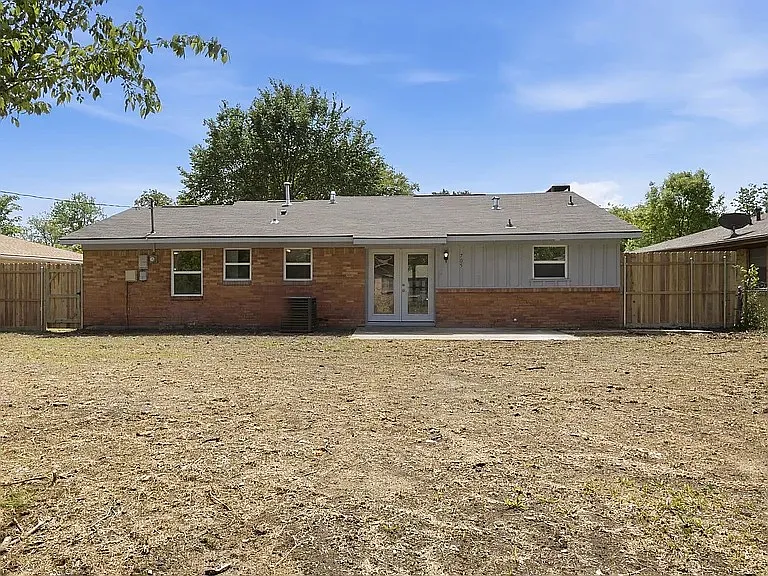 705 Donald Dr — Photo 23