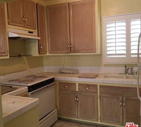 3rd image of 218 E Tamarack Ave APT 1