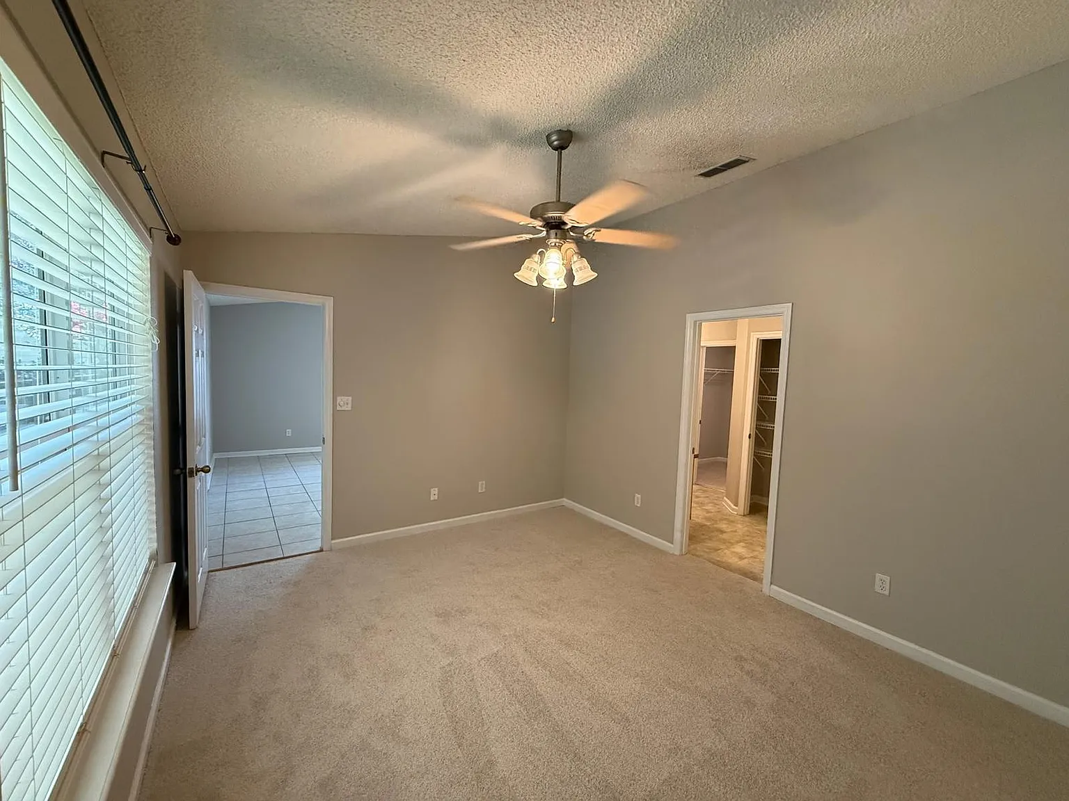 3 bed, 1355 sqft, $2,100 — Photo 4