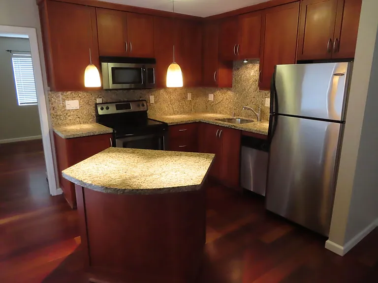 727 Robinson Ave #B — Photo 4