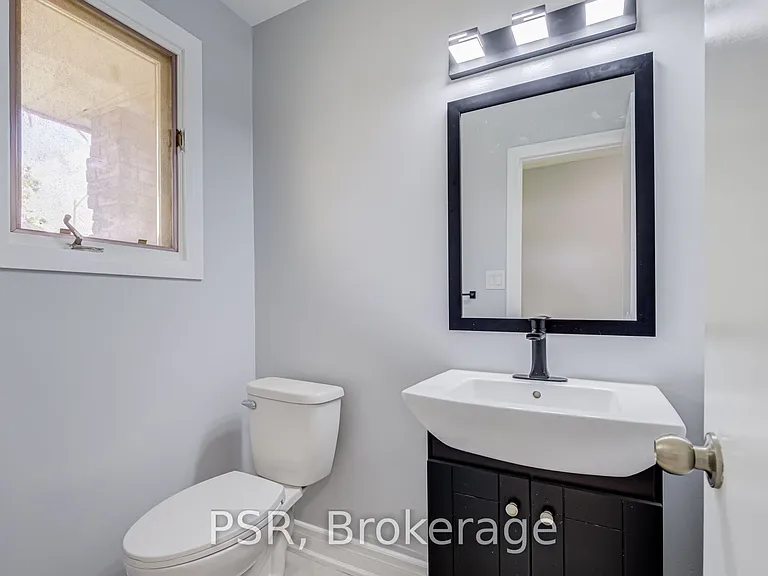 166 Adele Cres — Photo 10