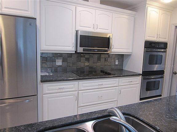 4th image of 305 Coble Dr