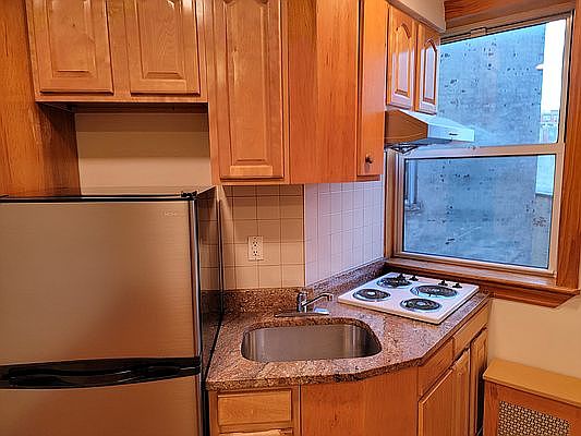 3rd image of 78 Bayard St APT 30