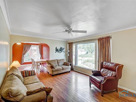 4th image of 332 Lehman Ave