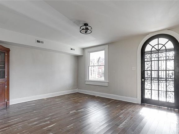 3rd image of 2014 Rosewood Ave