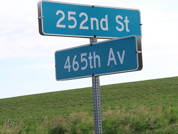 5th image of 465 Avenue