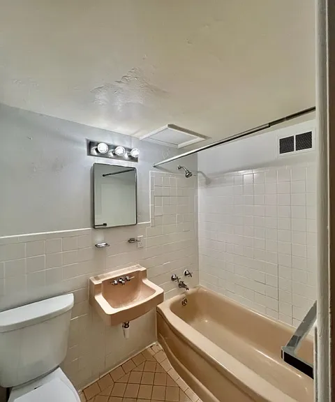 Karen Jean Apartments — Photo 23
