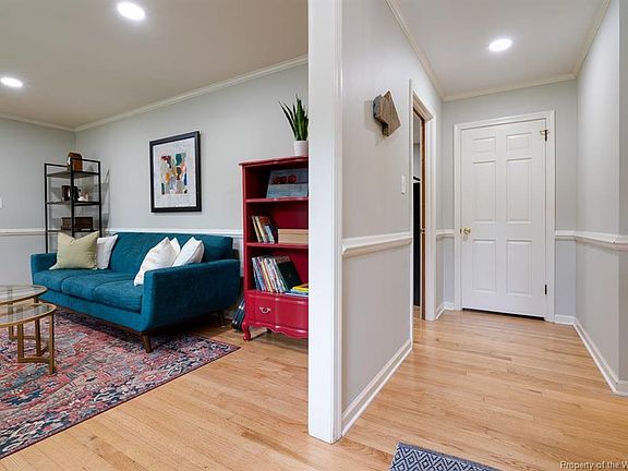 3rd image of 401 Rosewood Ln