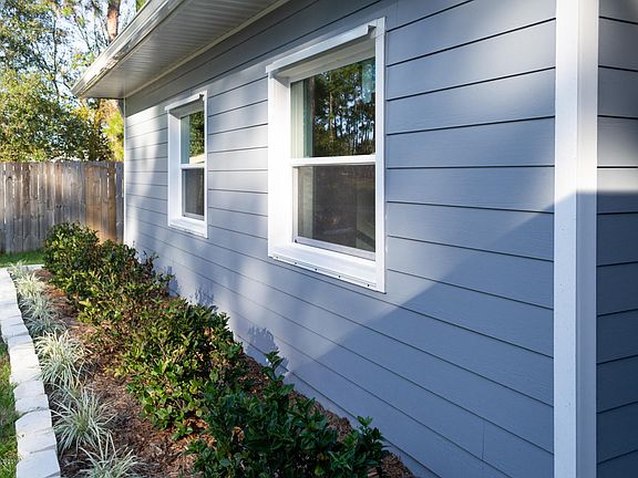 4th image of 221 Christensen Ave SE