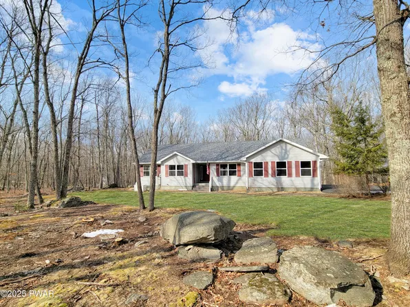 9 Ridge Crest Dr, Lakeville, PA 18438