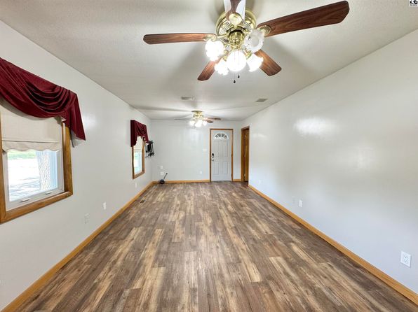 228 S Bonebrake St, Hutchinson, KS 67501