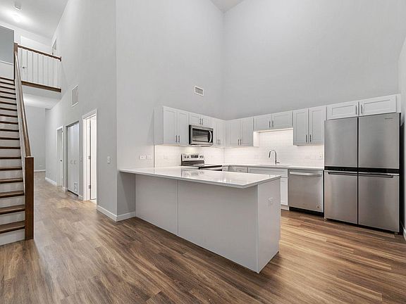 2nd image of 1900 W Lawrence Ave APT 227