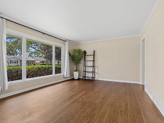 4th image of 1304 Dennis Pl