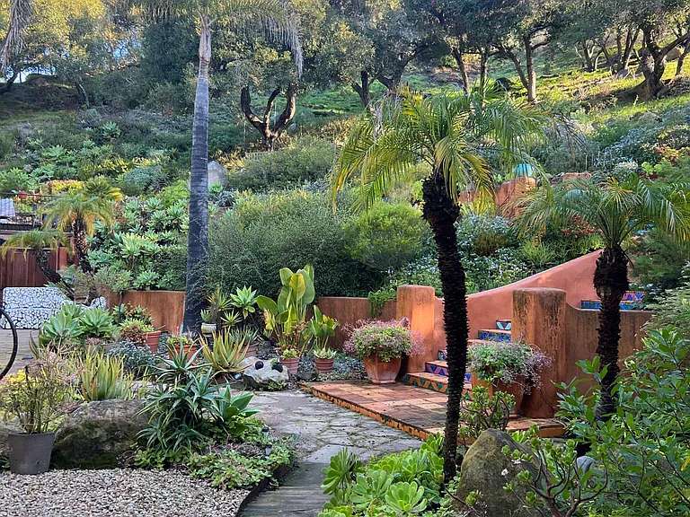 1827 Sycamore Canyon Rd — Photo 1