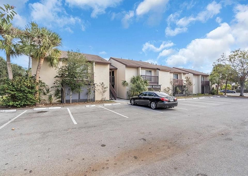 1st image of 2701 HIDDEN LAKE DRIVE N #E