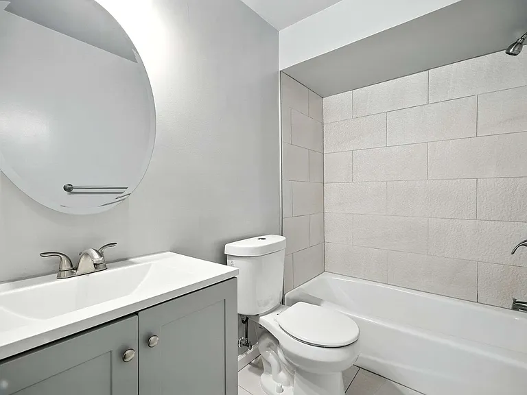 Shore Hill Apartments — Photo 4