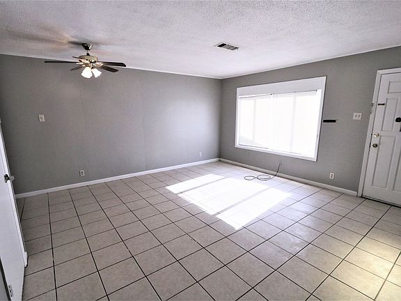 4th image of 4355 Beverly Ave