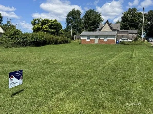 319 E Broadway St, Wellston, OH 45692