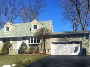 41 Carolina Dr, New City, NY 10956