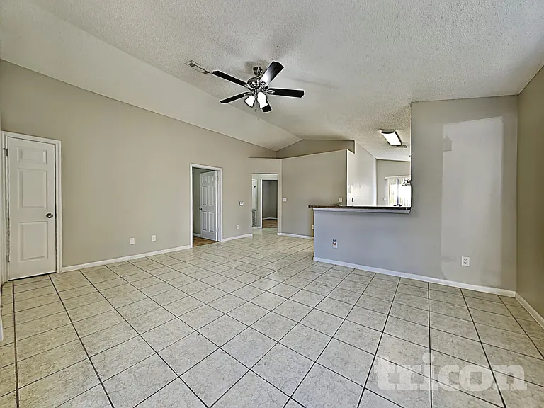 3215 Boynton Dr — Photo 2