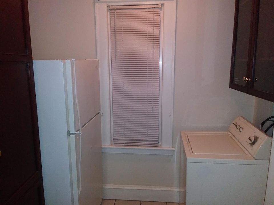 2nd image of 121 Farmington Ave APT 2