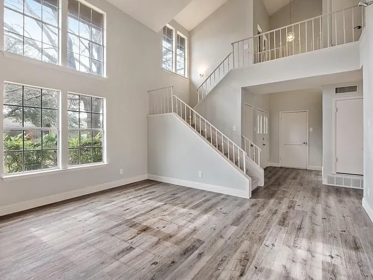 1807 Blake Dr — Photo 3