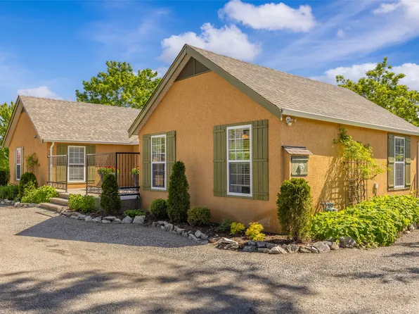 2430 Longhill Rd, Kelowna, BC V1V 2G3