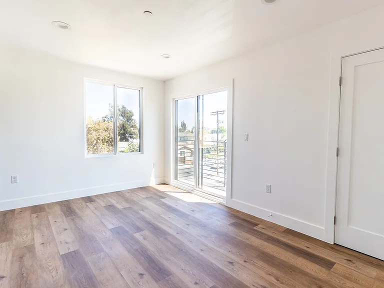 4507 W 18th St — Photo 24