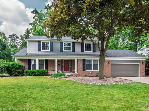 29045 Oak Point Dr, Farmington Hills, MI 48331