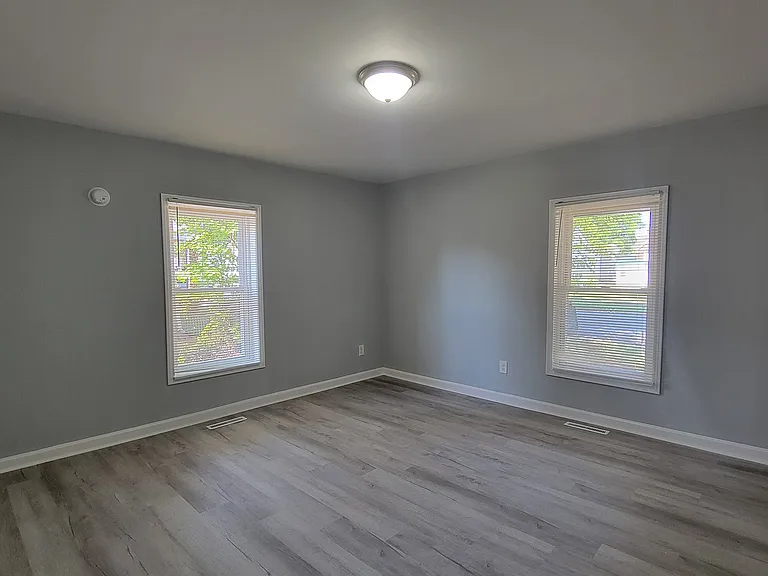 215 Foy Ave — Photo 13