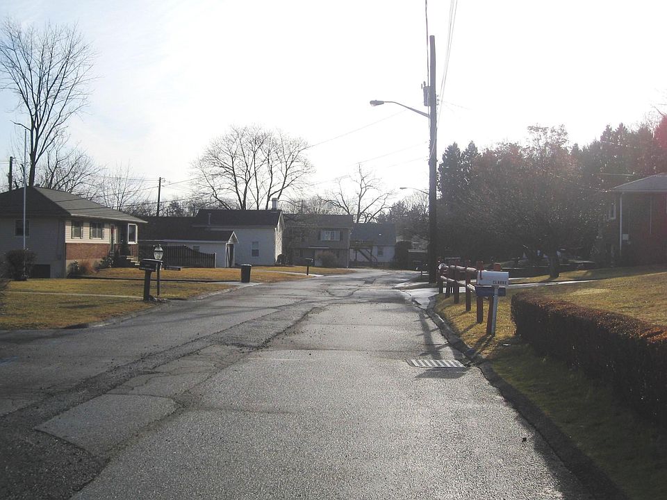 2nd image of 18 Bender Ct