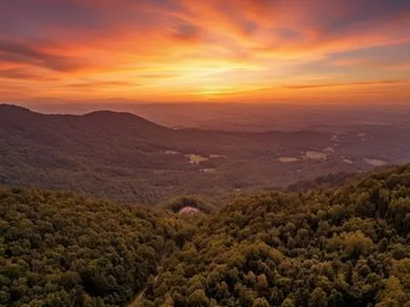 5 & 6 Olde Mill Ct, Fancy Gap, VA 24328