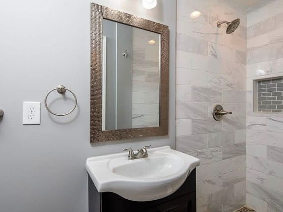 5th image of 2665 Spring Dr SE