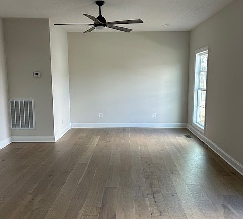 3rd image of 306 Lee Ln