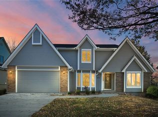 1016 SE Bordner Dr, Lees Summit, MO 64081
