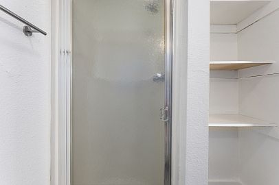 5th image of 204 E Franklin St #15