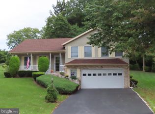42 Collins Cir, Hanover, PA 17331