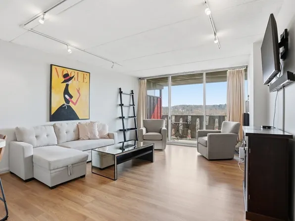 200 Swanton St APT 621, Winchester, MA 01890