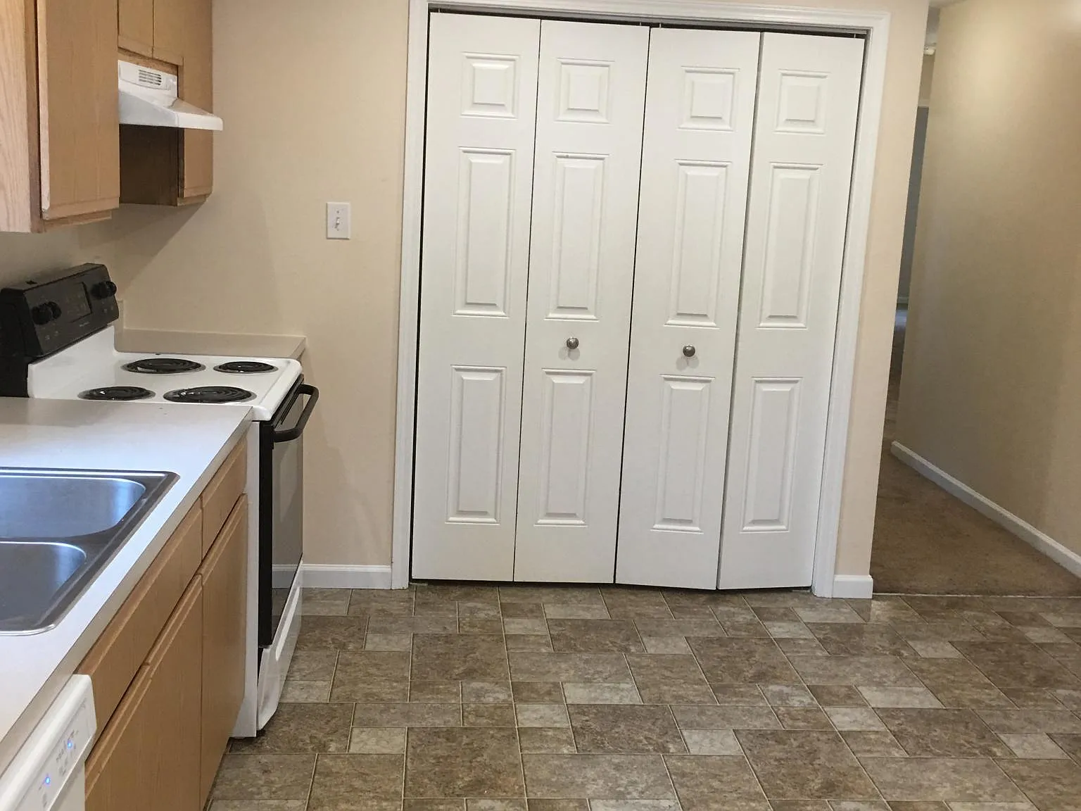 3 bed, 1586 sqft, $1,995 — Photo 2