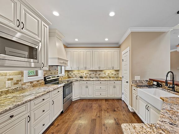 27th image of 128 Leath Ln