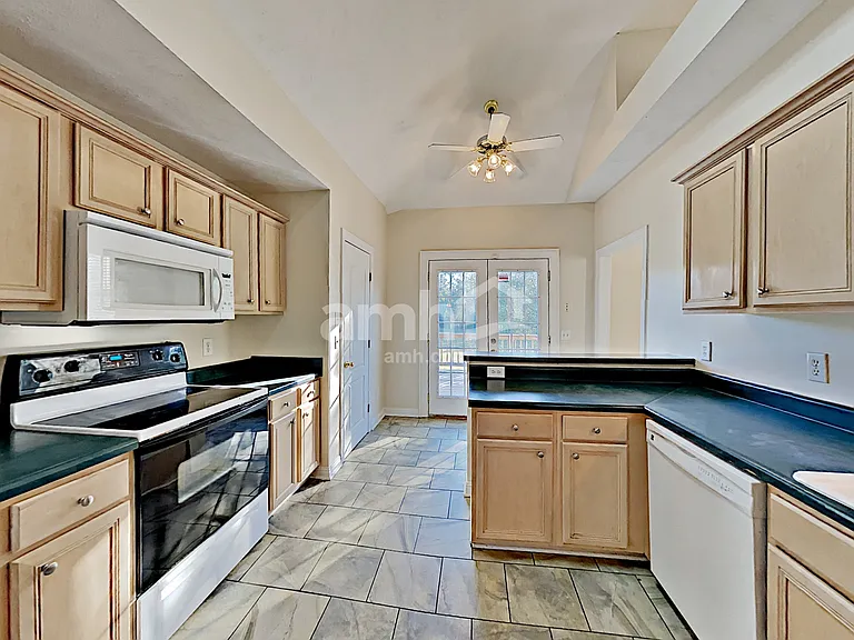 622 Creekfront Dr — Photo 4