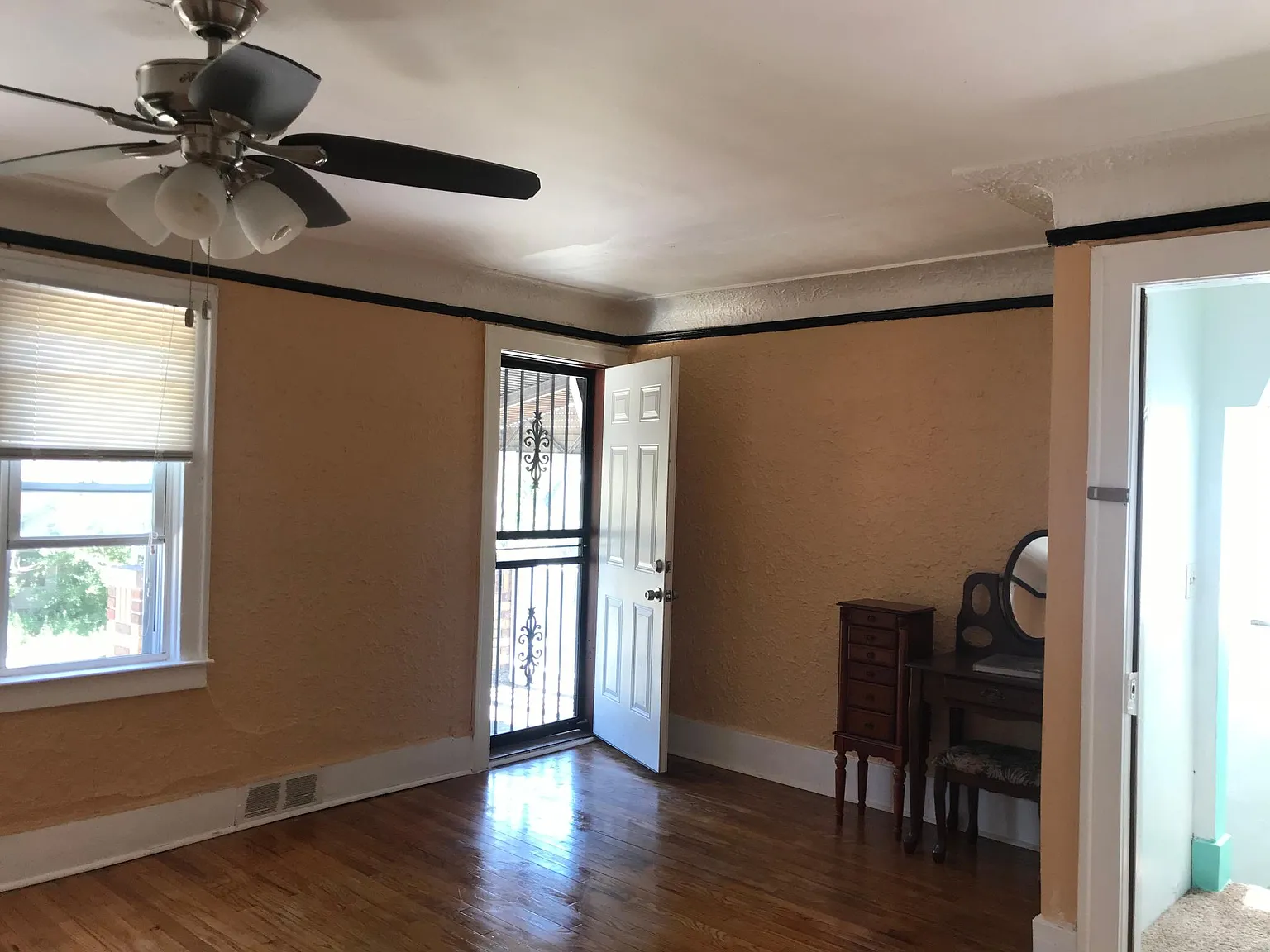 2 bed, 871 sqft, $1,000 — Photo 4