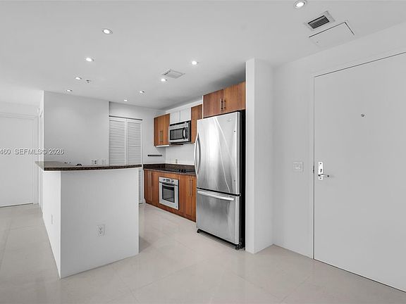 3rd image of 300 S Biscayne Blvd #T-3702
